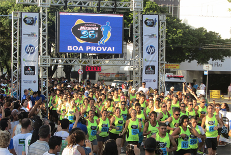 foto da equipe miranda iniciando a Corrida Miranda 30 anos
